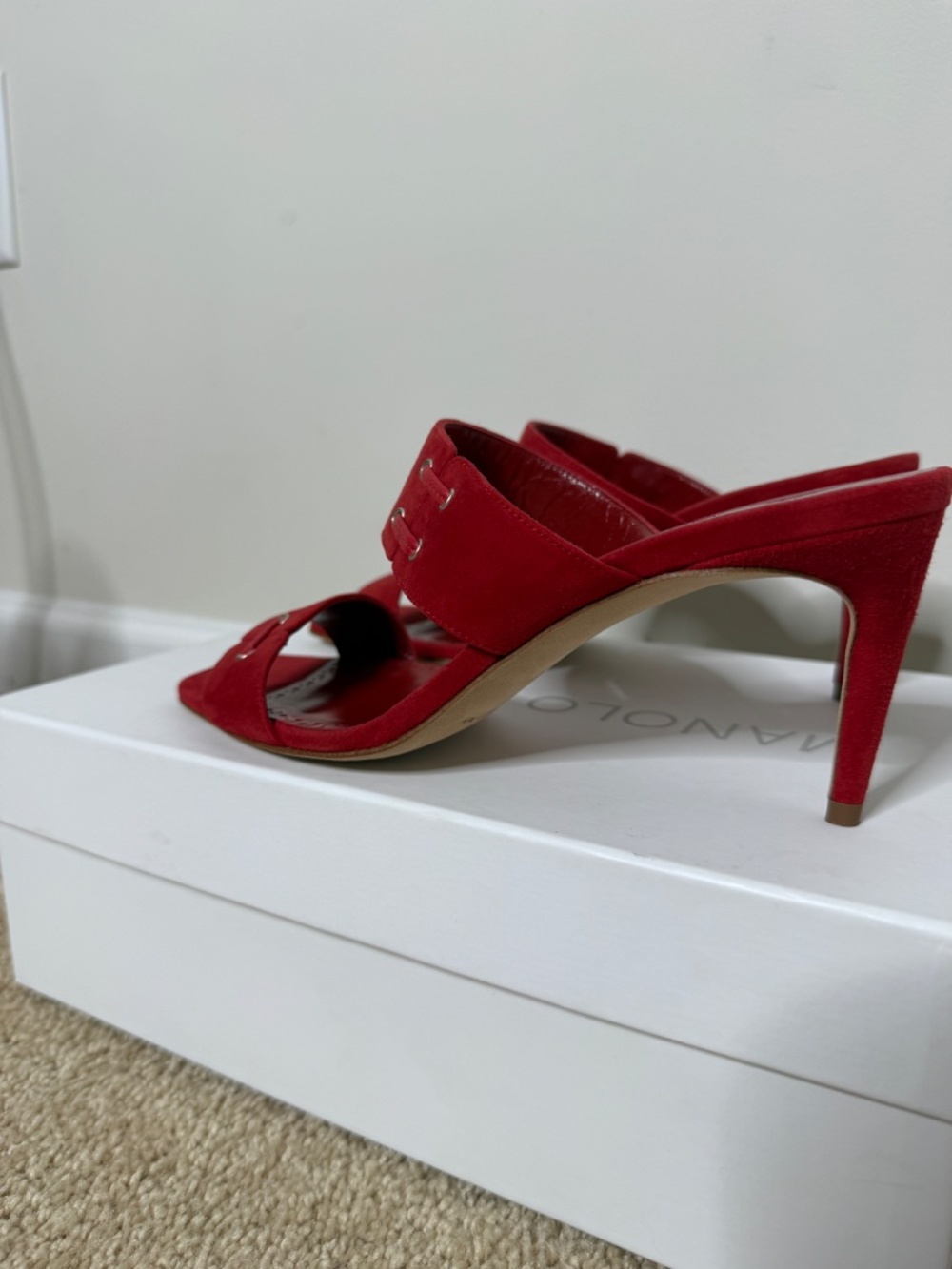 Red Manolo Blahnik - Picture 2 of 7